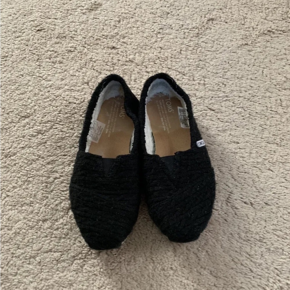 Woman’s Toms knit black wheeling lining size 5
